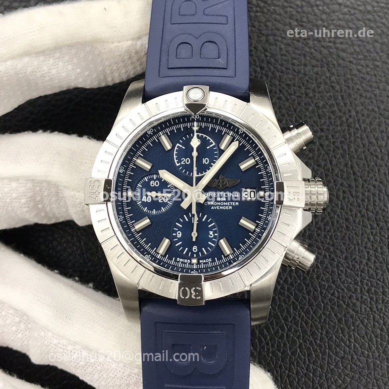 Breitling Avenger Chronograph 43 Edelstahl Blaues Gummiband