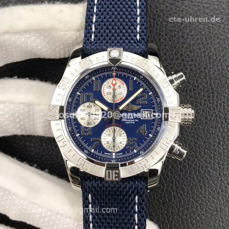 Breitling Avenger II Chronograph 43 Edelstahl blau/weißes Zifferblatt