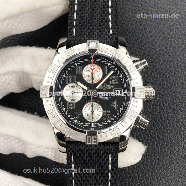 Breitling Avenger Chronograph Edelstahl Schwarzes und Arabisches Gesicht