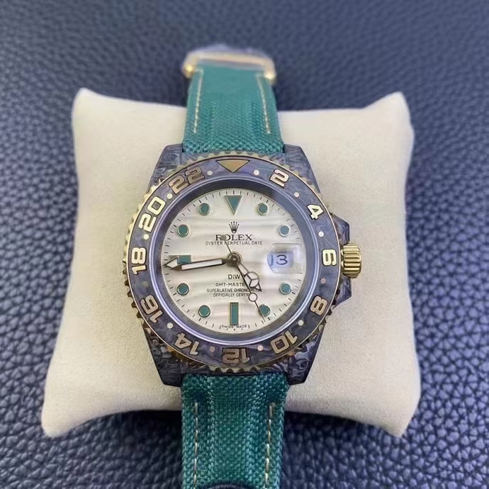 Rolex GMT-Master II Diw NTPT Carbon Case Cremefarbenes und grünes Zifferblatt